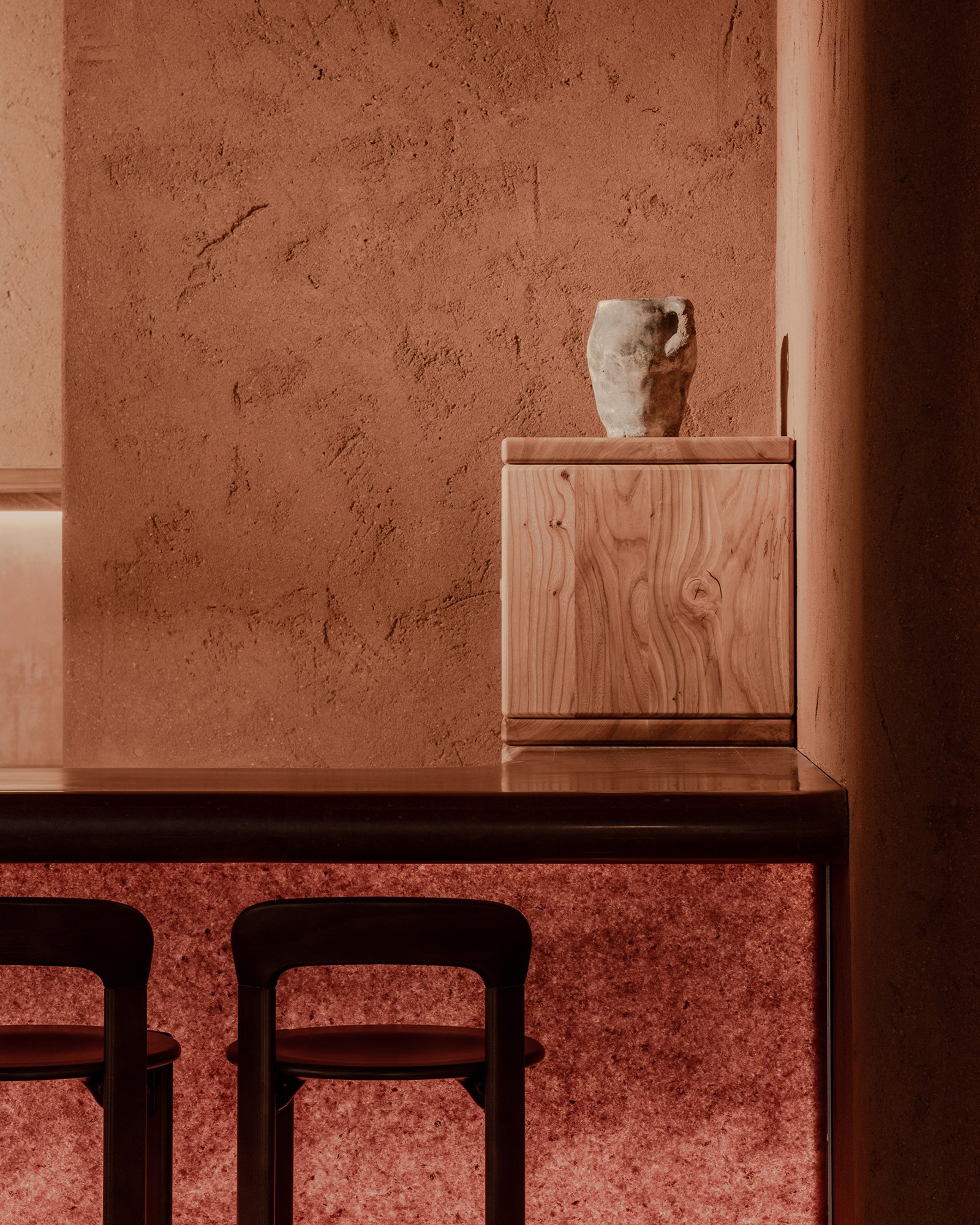 Clay plaster surface detail at Ara, East London.