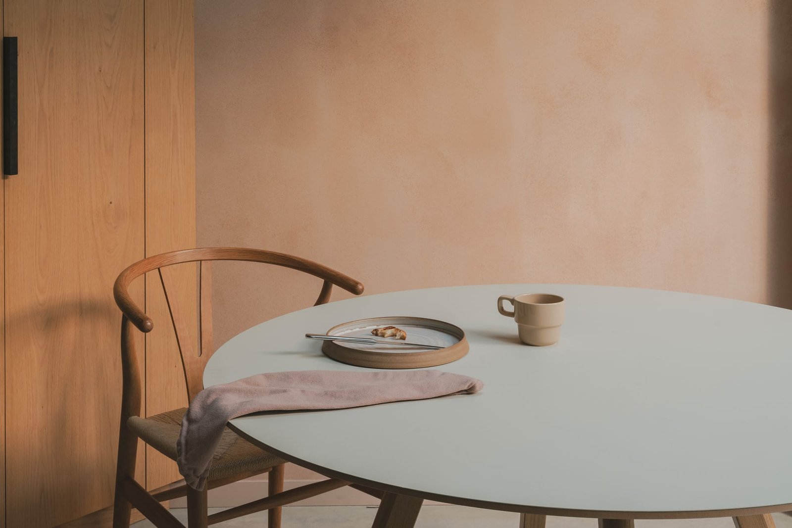 Smooth nude clay plaster at Balmore House, London
