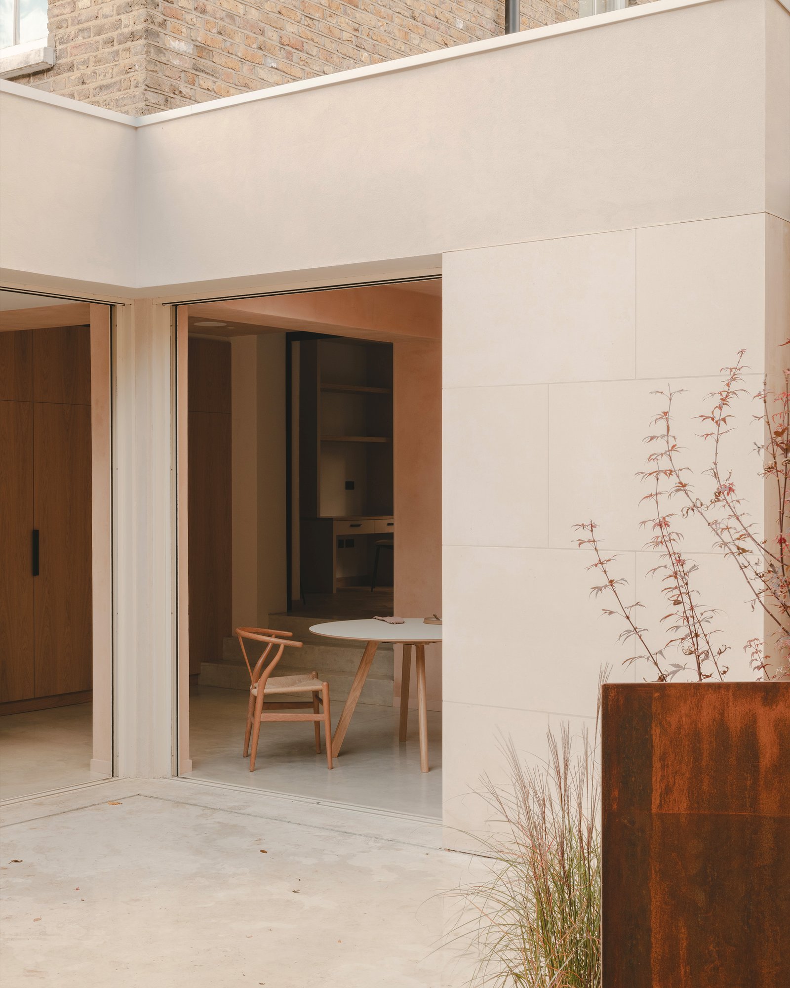 Clay-plastered interior at Balmore House, London, in Nude NUD-03.