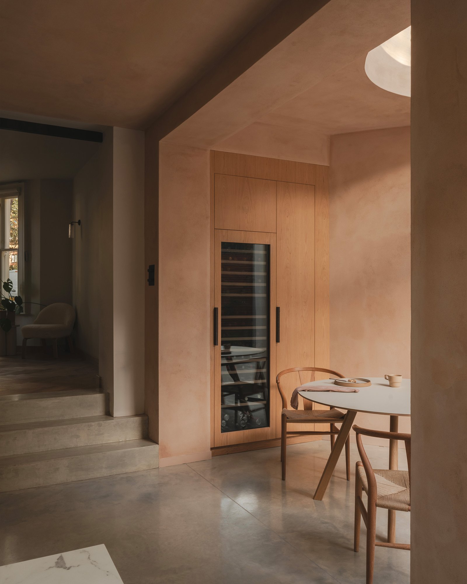 Smooth clay plaster detail at Balmore House, London.