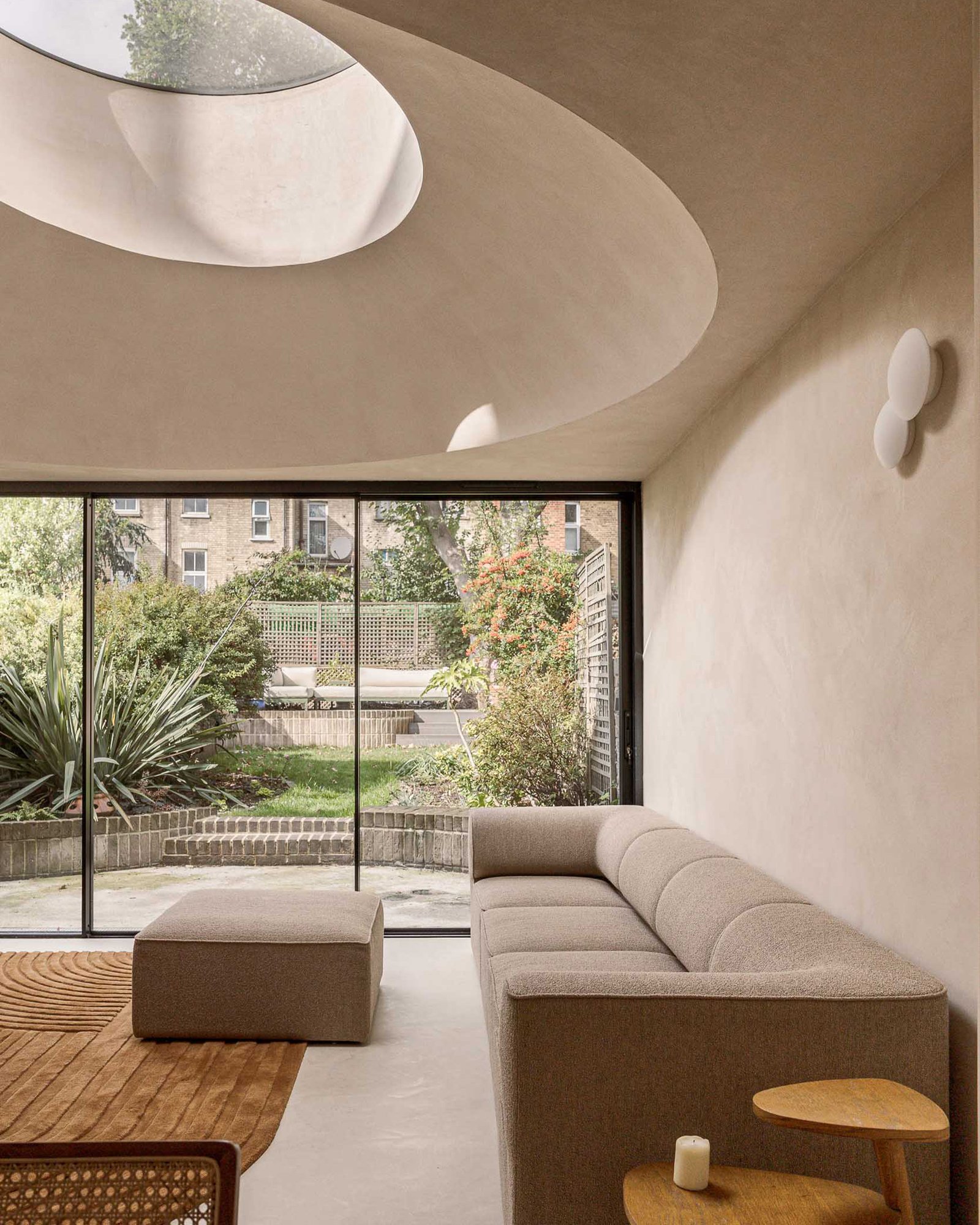 Clay plaster interior at Dome House, London, in White WHI-03.