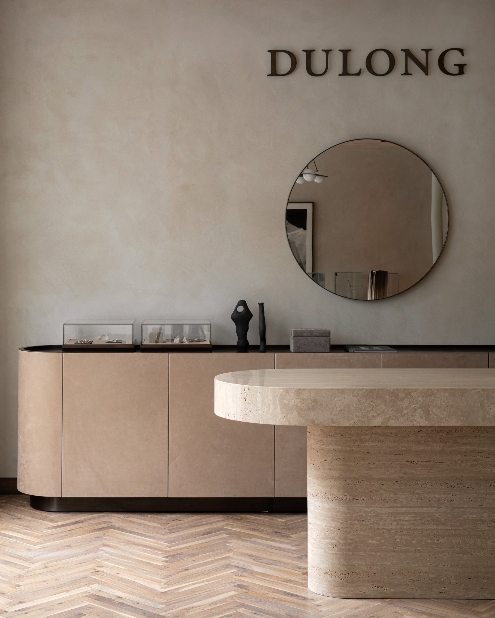Smooth clay plaster wall at the Dulong jewellery flagship, Copenhagen.