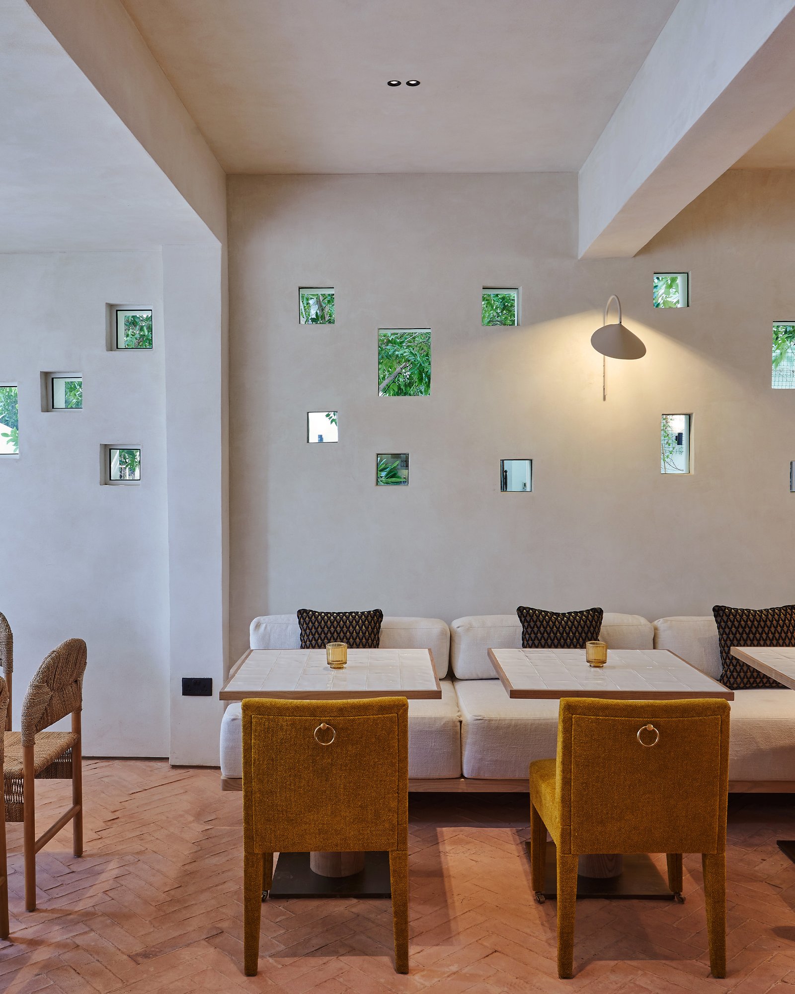 Smooth clay plaster in White WHI-03 at Villa 515, Dubai.