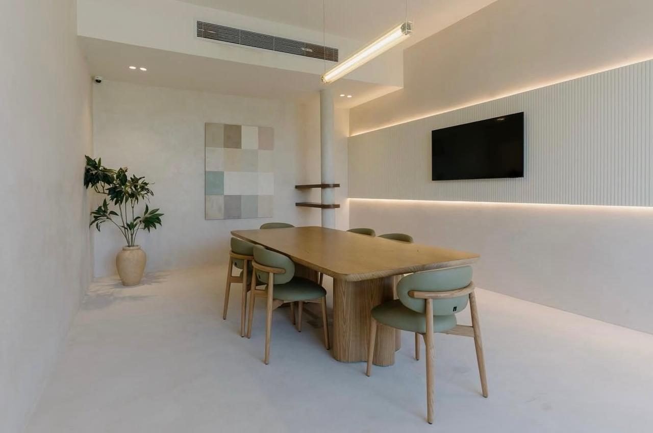 Off-white microcement walls, floor and fluted feature wall in a meeting room, LA7